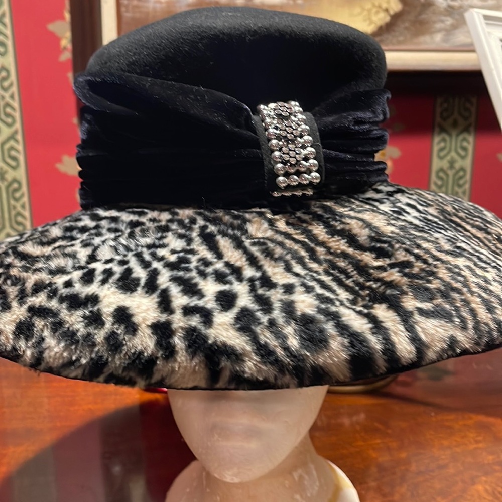 Felt hat Black crown w/velvet trimmed sash and jeweled buckle Brim 100% wool $65